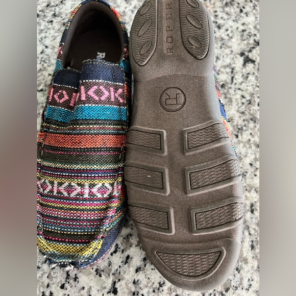 Roper Women’s 7.5 Aztec comfortable shoes. - Picture 4 of 5